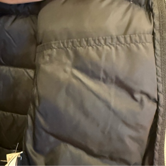 Mountain Hardwear Q Shield 650 Down Black Puffer Vest Sz M - Picture 8 of 11